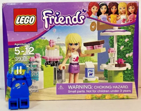 LEGO (3930) Friends: Stephanie's Outdoor Bakery - New Sealed Retired - Girls