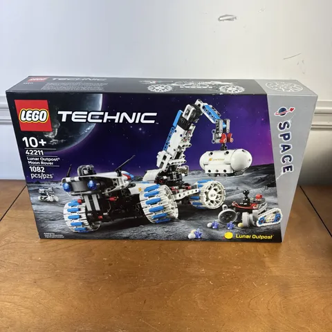 Brand New LEGO Technic Lunar Outpost Moon Rover Space Vehicle Complete Set 42211