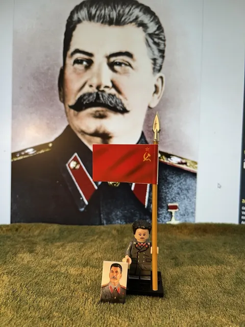 1x MINI 54mm JOSEF STALIN + 1x SOVIET Flags on Genuine LEGO Flagpoles & Base