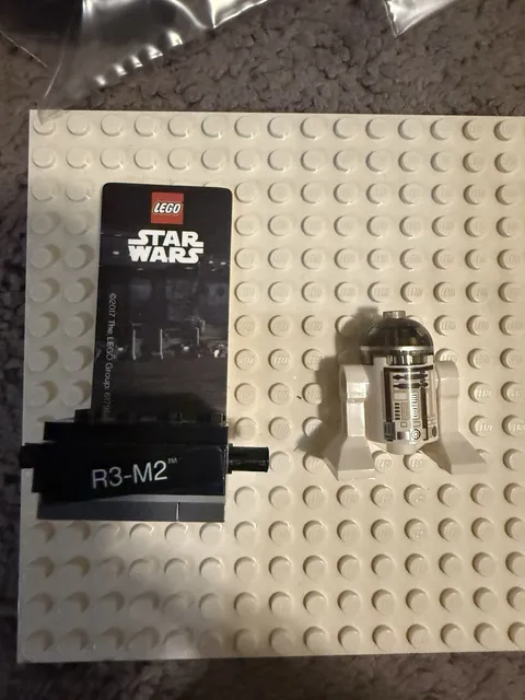 Astromech Droid CMF Sw0825 LEGO Star Wars Minifig Comes With Stand