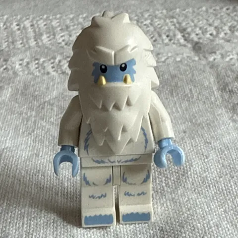 LEGO Minifigures Yeti Minifigure Plastic Figure White w/ Blue Hands