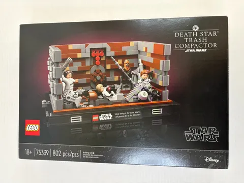 LEGO Death Star trash compactor Diorama 75339 Set - New Factory Sealed Retired