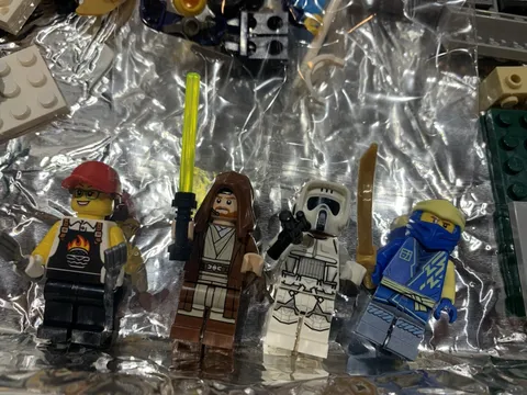 LEGO Lot Includes Minifigures Bricks Parts Collection Star Wars Building Bulk M
