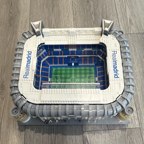 LEGO Icons 10299 Real Madrid Santiago Bernabéu Stadium 99% complete