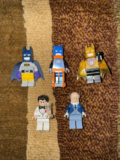 LEGO Batman: Batcave Break-In (70909) Alfred, Batsuits and Bruce Minifigures