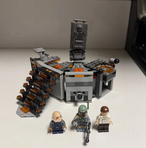 LEGO Star Wars: Carbon-Freezing Chamber (75137)  COMPLETE