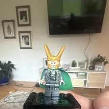 LEGO Loki Minifigure Plastic Green Cape Gold Horned Helmet Headpiece