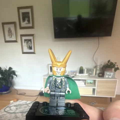LEGO Loki Minifigure Plastic Green Cape Gold Horned Helmet Headpiece