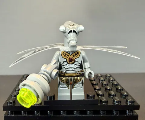 LEGO Star Wars Geonosian Dark Gray w/ Wings Minifigure sw0078 4478 Excellent