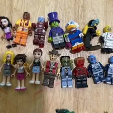 Lot Of 23 Complete LEGO minifigures and  a large lot For Parts (Used)
