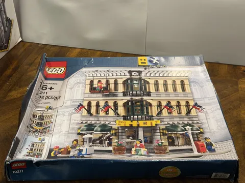 New LEGO Grand Emporium (10211) Retired Modular Building - Box wear / Squish
