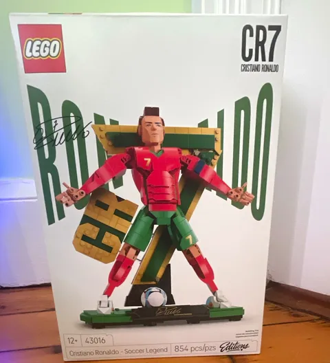 LEGO Art 43016 Cristiano Ronaldo Soccer Legend CR7 854 pcs 2 in 1 Set unopened