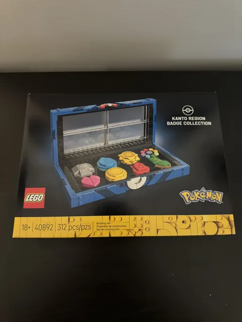 LEGO 40892 Kanto Region Badge Collection - NEW SEALED