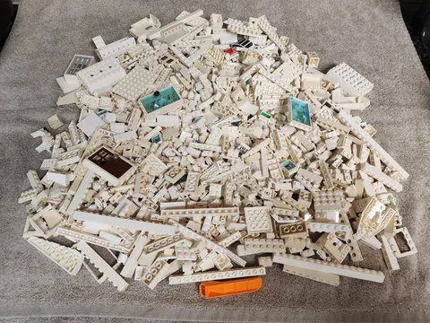  Bulk Lot Of 1000 Miscellaneous  Lego Pieces ( White ) Lot A