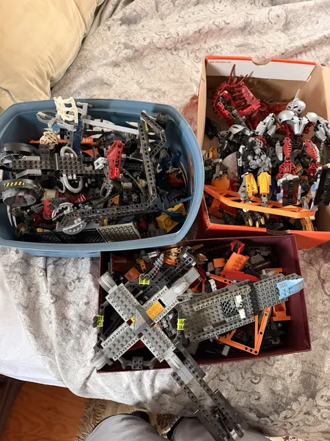 Lego pieces from Bionic and Exoforce. Seem Titans Like Axoon And Brutaka 
