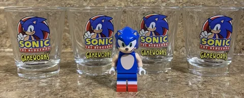 LEGO Sonic The Hedgehog Minifigure Grin To Left And 4 Game Works Shot Glasses