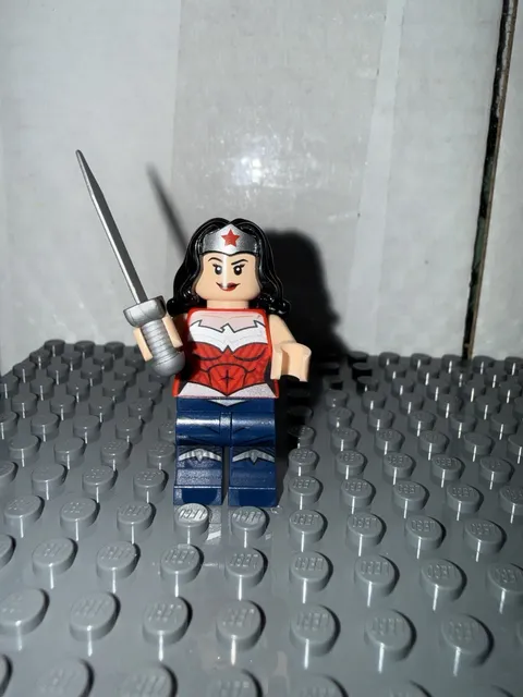 LEGO Sh0150 - Wonder Woman - Silver Tiara, Dark Blue Legs