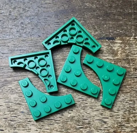 LEGO Green Plate, Modified 4 x 4 with 3 x 3 Curved Cutout. QTY 5. Part No. 35044