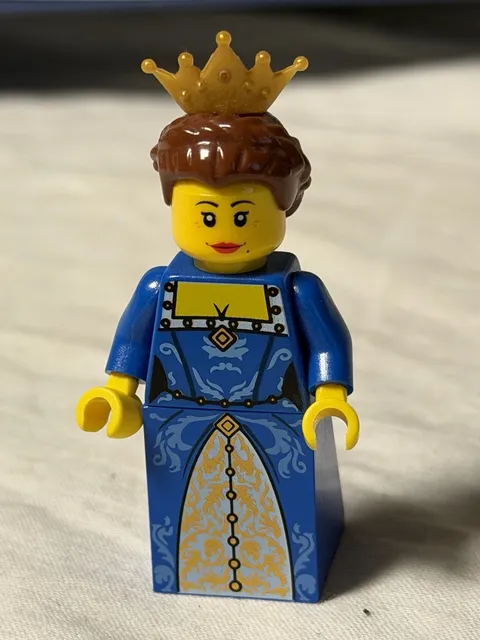 Lego Castle QUEEN MINIFIG Blue & Gold Dress Crown w/ Double-sided Face  7079