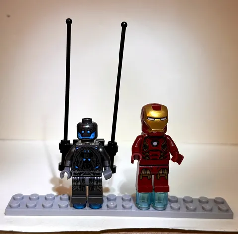 LEGO Marvel Iron Man (sh164) and Ultron (sh166) Minifigures set 76029 2015