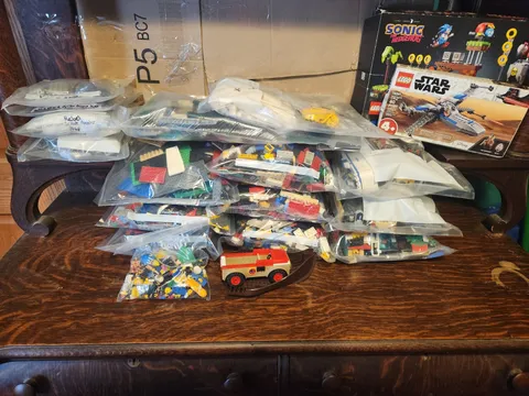 Bulk Legos 23lbs Of Sets, Minifigures, Manuals, And Random Pieces