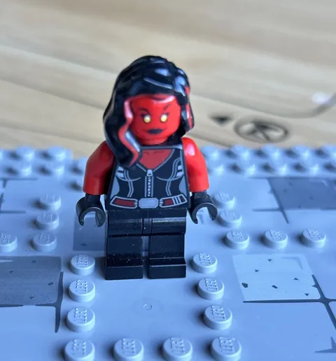 LEGO Red She-Hulk minifigure 76078 Marvel Avengers She Hulk mini figure