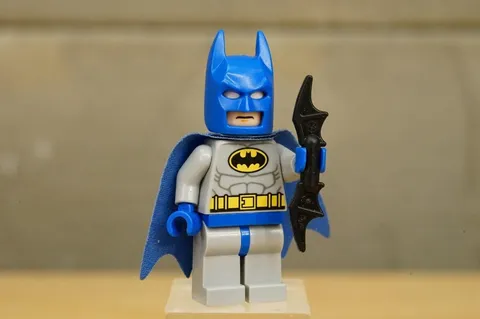 LEGO Batman Blue Mask & Cape Minifigure sh0111 DC Super Heroes 10724 10672