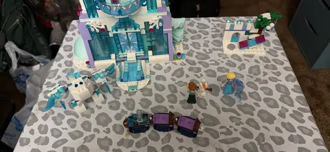 LEGO 43172 Disney Princess Frozen: Elsa’s Ice Palace - Complete with manual