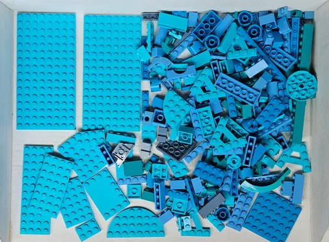 Lego 200 Pc Lot~Shades of Blue & Turquois~Bricks, Plates & Specialty Parts~Azure