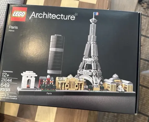 LEGO Architecture Paris 21044 Complete Set 649 Pieces Skylines 12+
