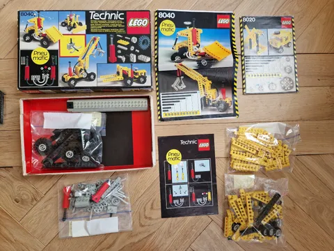 Lego vintage 8040 Building Set Pneumatic complete with box and instructions+8700