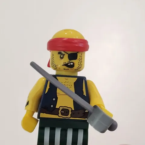 Lego CMF Series 16 Minifigure - Scallywag Pirate (col16-9 col252) 71013 Tattoo