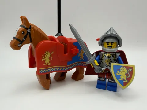 Lego Castle Lion Knight Minifigure With Horse And Barding Cape Chestplate NEW