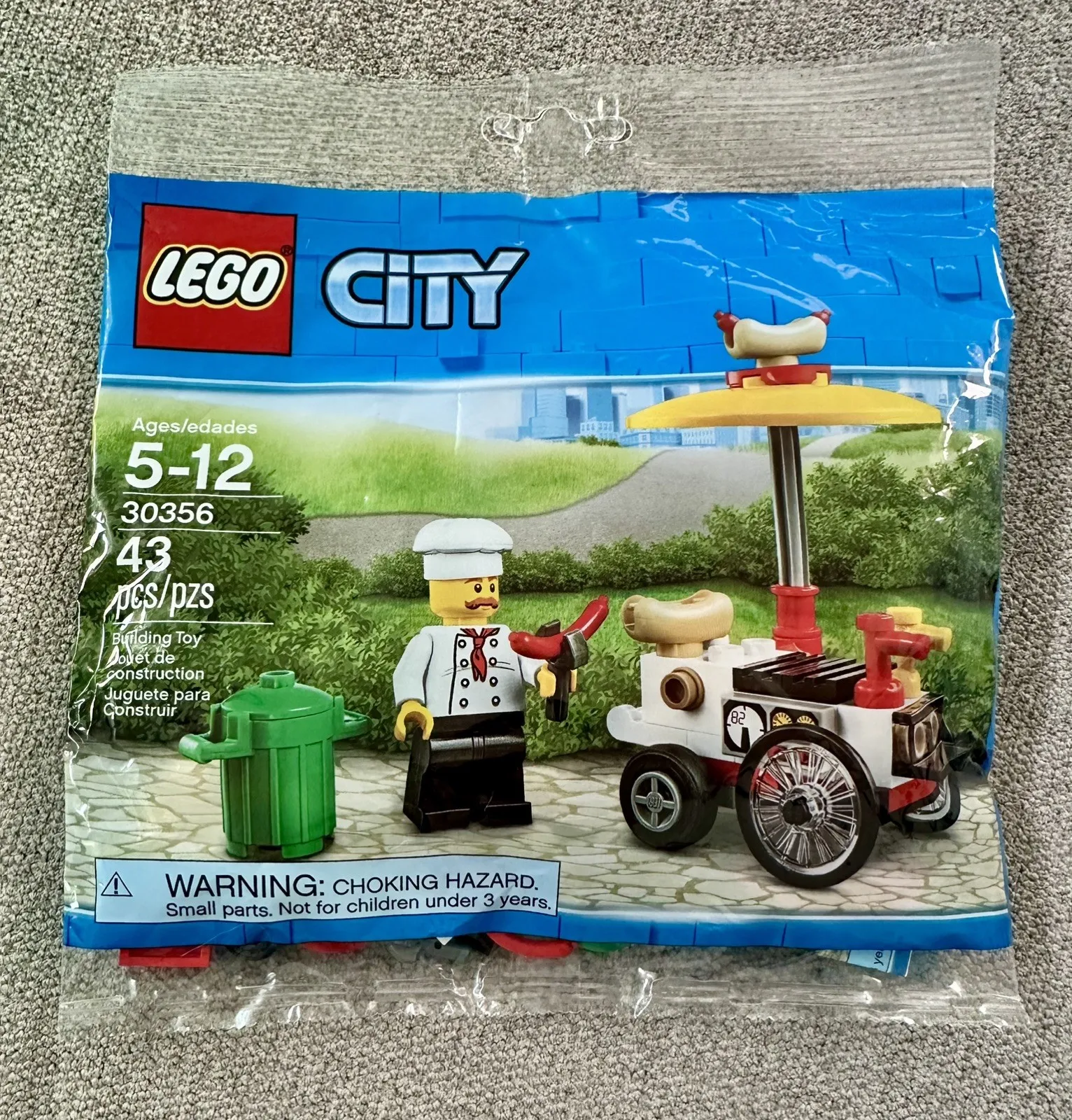 LEGO CITY: Hot Dog Stand (30356) - Brand new and factory sealed