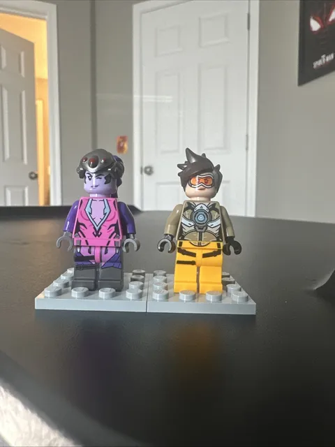 LEGO Overwatch: Tracer vs. Widowmaker (75970) Figures