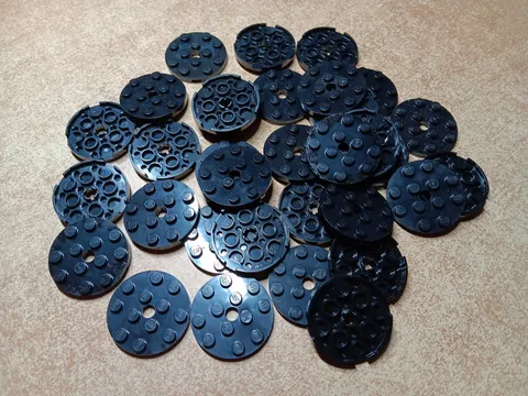 LEGO BULK LOT OF 32 BLACK ROUND PLATE  4X4 WITH HOLE #60474