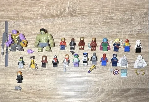 LEGO Marvel Minifigure Lot with 20+ figs with extra accessories READ DESCRIPTION