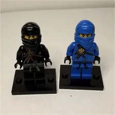 Damaged LEGO Ninjago Cole and Jay minifigure "Golden Weapons" series, as njo006.