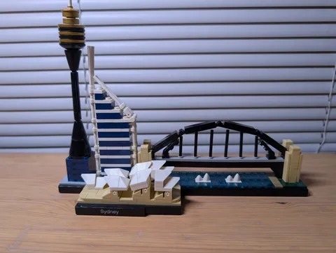 LEGO ARCHITECTURE: Sydney (21032) Complete Set with Manual