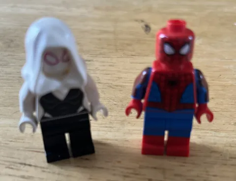 LEGO MINI FIG LOT OF 2 Ghost-Spider Gwen Stacy & Spider-Man sh0543