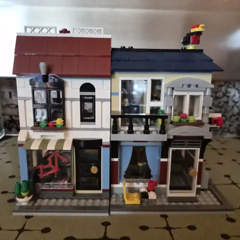 LEGO City: Creator Bike Shop & Café {Cafe} 31026 (2014) W/ Car No Minifigs