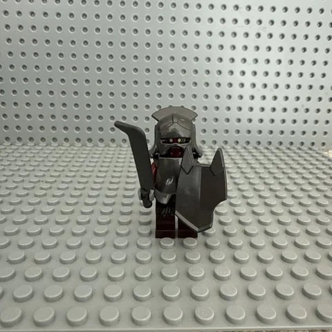 LEGO MINIFIGURE LORD OF THE RINGS URUK-HAI W/ SHIELD & SWORD LOR008