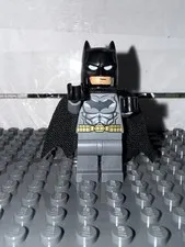 Lego Sh0151 - Batman - Dark Bluish Gray Suit, Gold Belt, Black Hands, Spongy Cap