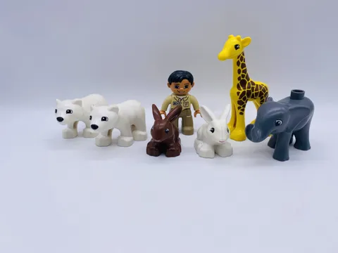 Lego Duplo Figure Lot of 7, Giraffe, Elephant, Polar Bears, Rabbits & Zoo Keeper