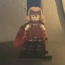 LEGO Marvel Studios Minifigure Female w/ Blond Hair Red Cape Plastic Age 5+