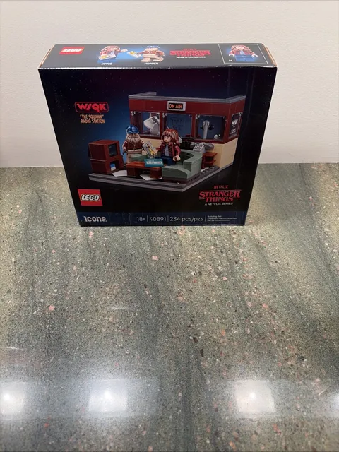 LEGO 40891 Stranger Things Wsqk Radio Station