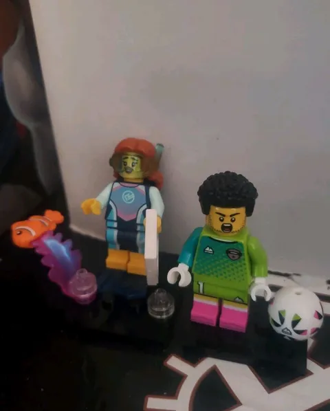 Lego Minifigure Lot Series 29 Soccer Guy And Diver With Fish