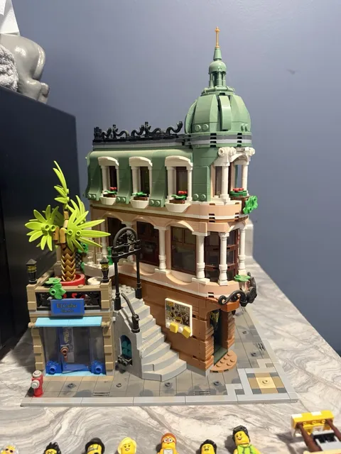 LEGO Icons boutique hotel Modular Buildings Collection Set 