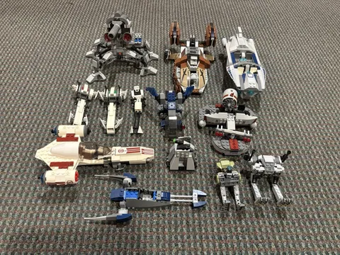 LEGO Star Wars Incomplete Vehicle & Build Lot Ships Speeders Walkers Parts Bulk