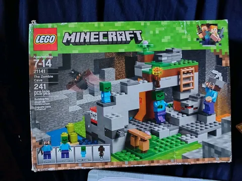 LEGO Minecraft: The Zombie Cave (21141)